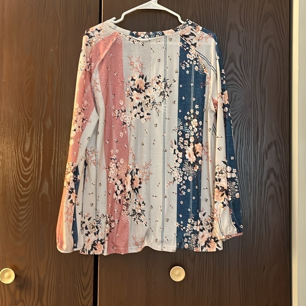 Noracora long sleeved beige, pink and navy blue top. Size Large NWOT - Picture 8 of 11